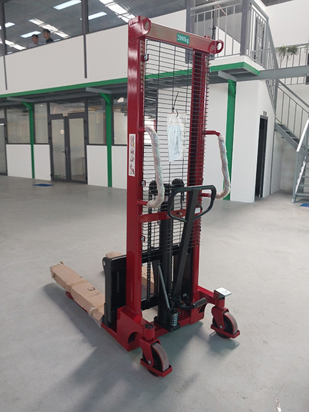 Xe nâng tay - Xe Nâng Tay Phúc Minh - Công Ty TNHH Thương Mại Dịch Vụ Kỹ Thuật Xe Nâng Phúc Minh
